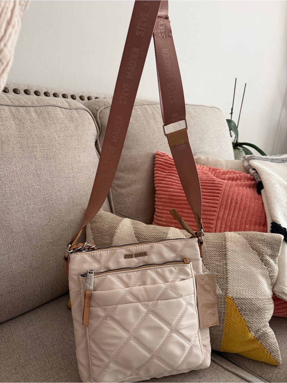 Steve Madden Quilted Crossbody Bag in Blush Pink with Branded Strap - Picture 4 of 8